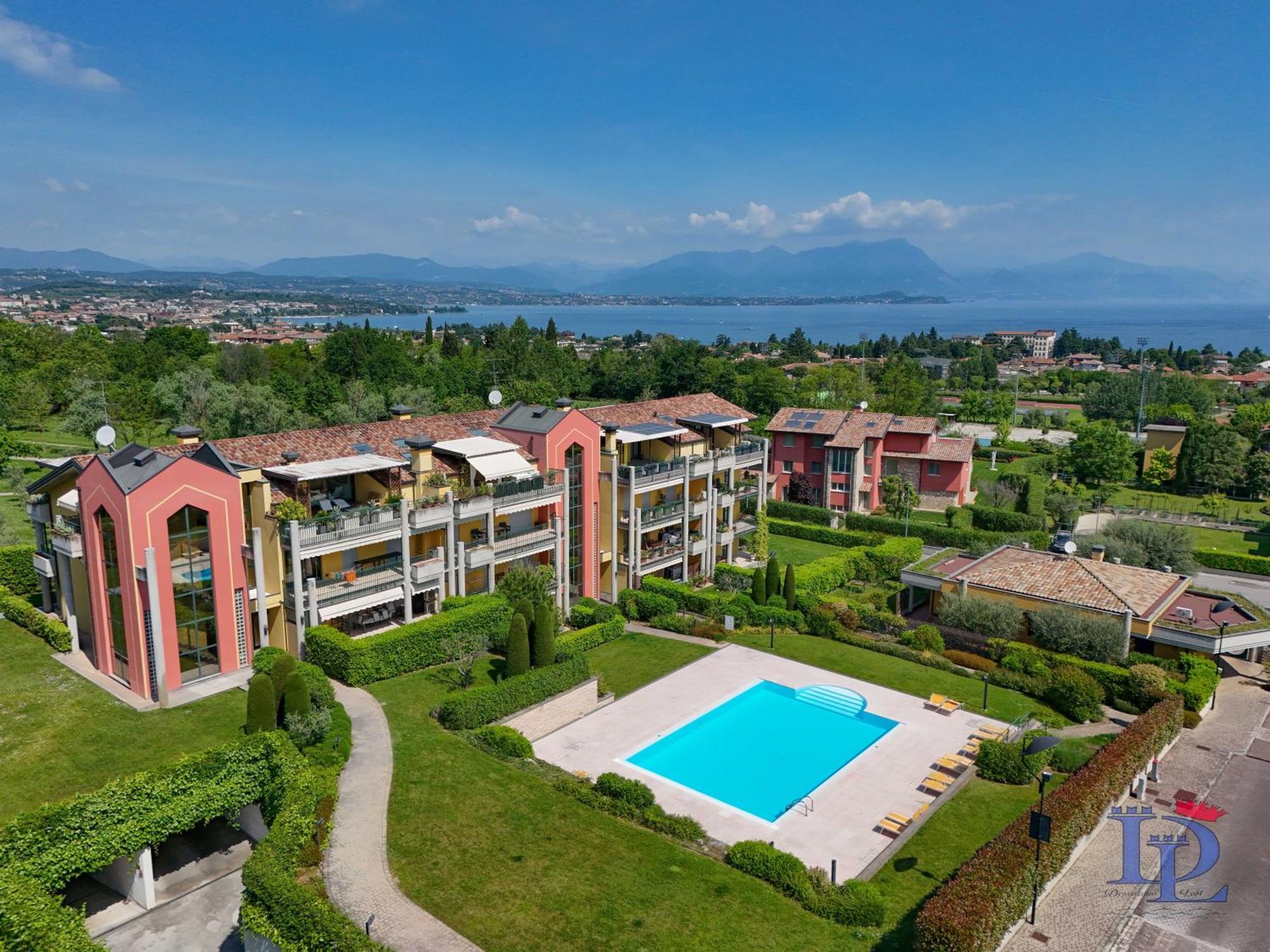 Desenzanoloft Official Partner Marriott Homes & Villas -Butterfly And 5 Pools Family Apartment ديسينسانو ديل غاردا المظهر الخارجي الصورة